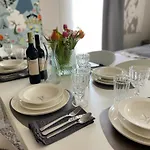 Lejlighed Architect-apartments 80qm 3 Schlafzimmer, Integrierter Kueche Und Bad, 2min Von A8, Garten Mit Sitzgruppe, Ruhig Und Modern