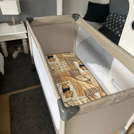 Apartman Architect-apartments 80qm 3 Schlafzimmer, Integrierter Kueche Und Bad, 2min Von A8, Garten Mit Sitzgruppe, Ruhig Und Modern
