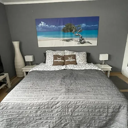80qm Appartement, 3 Schlaf-zimmer, Integrierter Kueche Und Bad, 2min Von A8, Garten Mit Sitzgruppe, Ruhig Und Modern Irschenberg