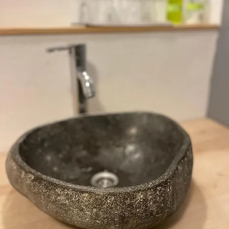 80qm Appartement, 3 Schlaf-zimmer, Integrierter Kueche Und Bad, 2min Von A8, Garten Mit Sitzgruppe, Ruhig Und Modern *