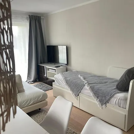 80qm Appartement, 3 Schlaf-zimmer, Integrierter Kueche Und Bad, 2min Von A8, Garten Mit Sitzgruppe, Ruhig Und Modern Apartment Irschenberg