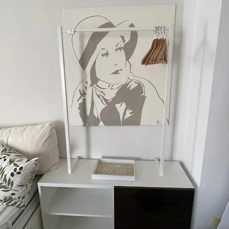 80qm Appartement, 3 Schlaf-zimmer, Integrierter Kueche Und Bad, 2min Von A8, Garten Mit Sitzgruppe, Ruhig Und Modern