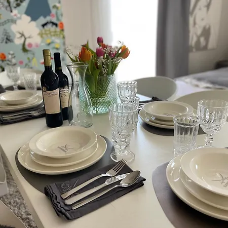 Apartman Architect-apartments 80qm 3 Schlafzimmer, Integrierter Kueche Und Bad, 2min Von A8, Garten Mit Sitzgruppe, Ruhig Und Modern